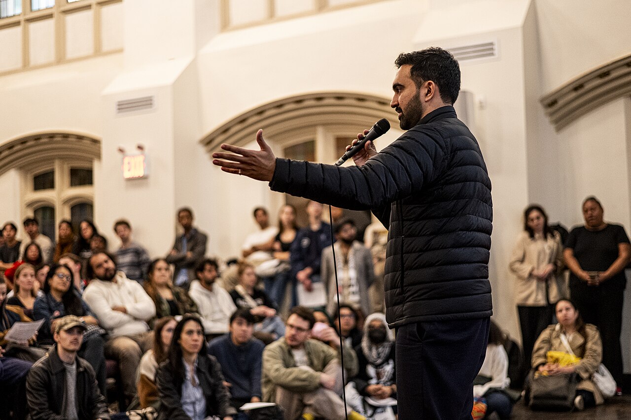 NYC: ¿Qué pueden enseñarle los rivales de Mamdani sobre el transporte?