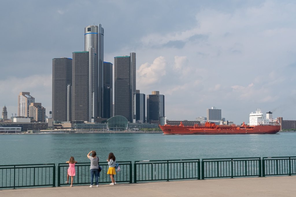 La ciudad de Great Lakes se anuncia como un refugio climático. La realidad es mucho más complicada.