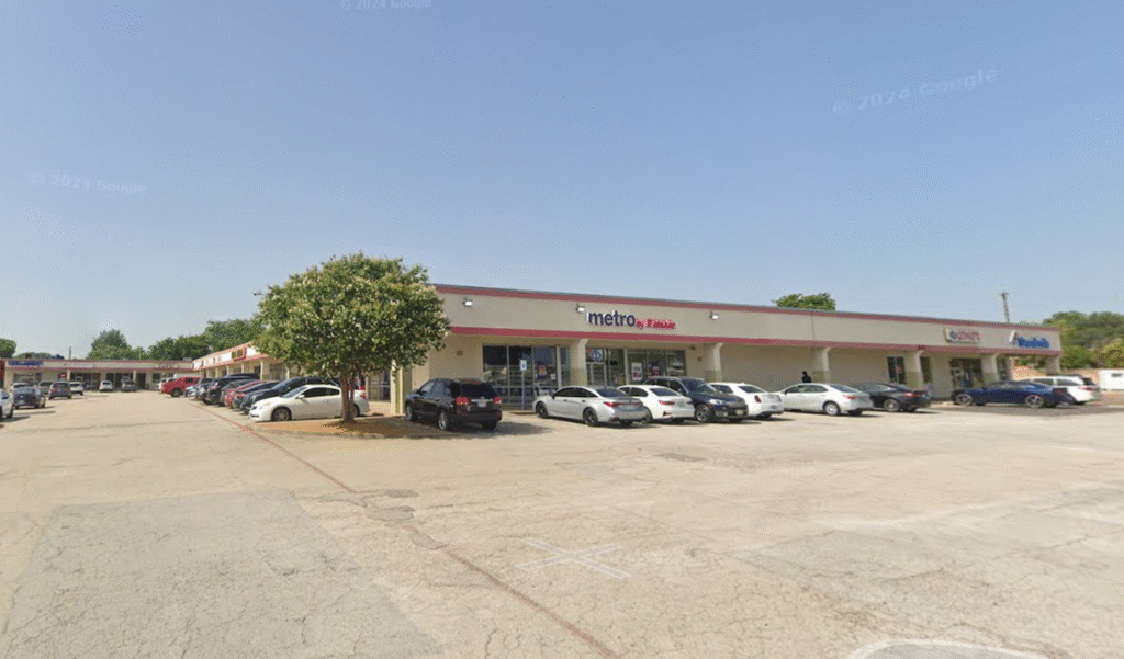 La reutilización adaptativa crea casas en los centros comerciales suburbanos de Texas Strip