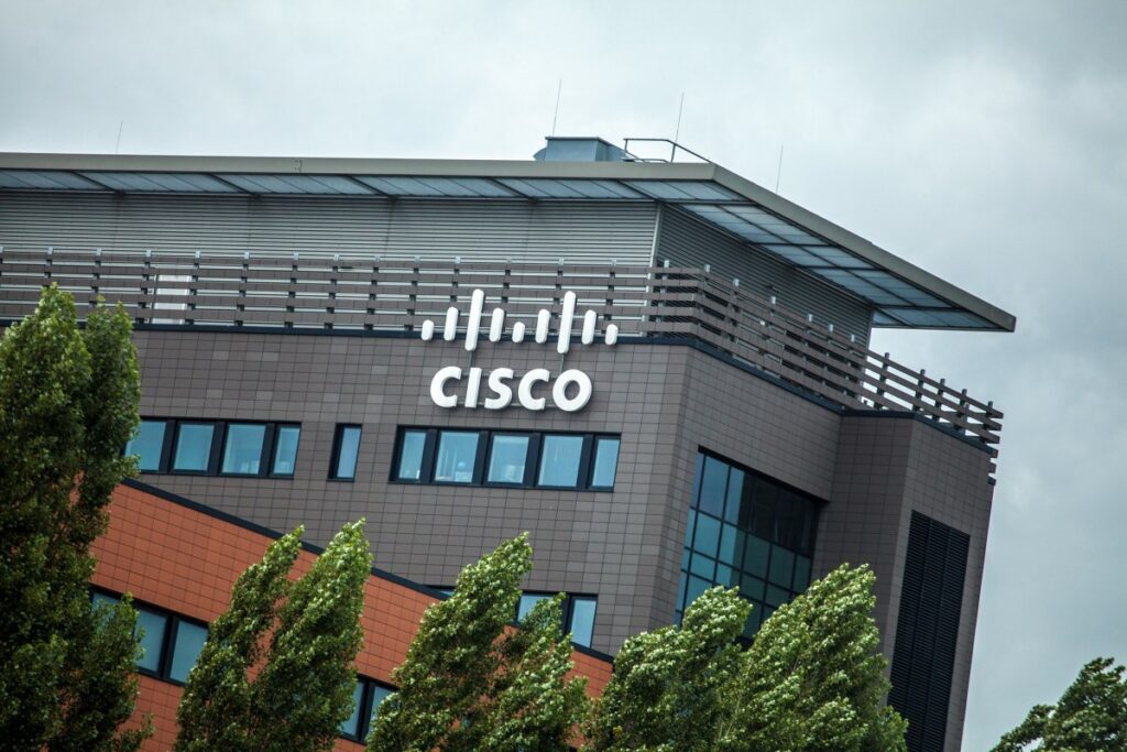 Cisco dice que los piratas informáticos han estado explotando errores críticos para infiltrarse en grandes redes de clientes desde 2023