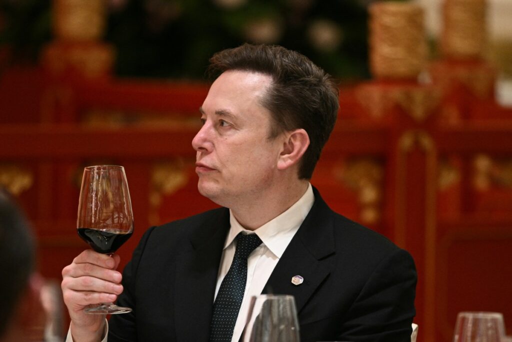 Elon Musk ha renunciado a la energía solar (en la Tierra)