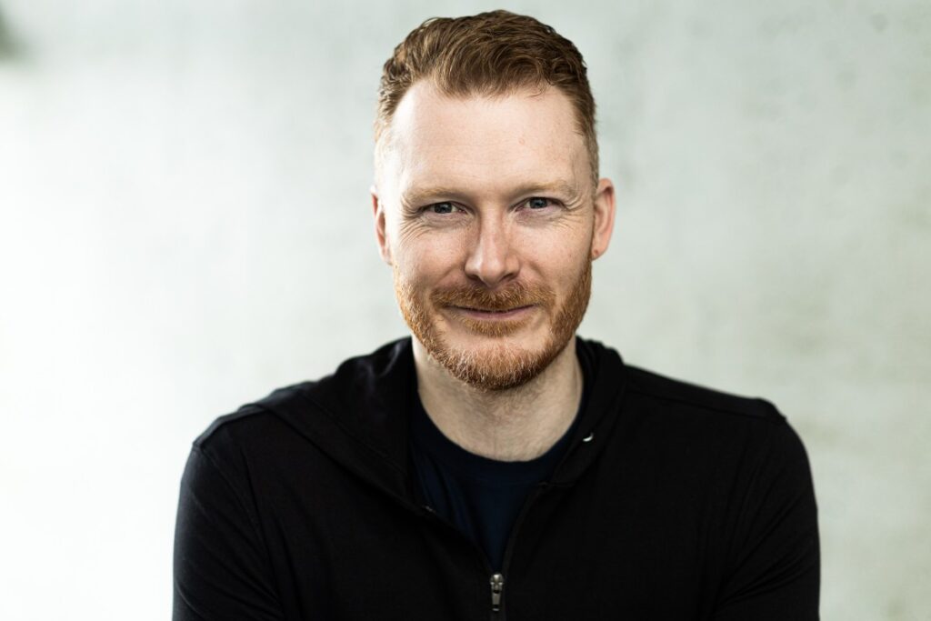 Khosla Ventures apuesta 10 millones de dólares por Ian Crosby, cuya primera startup, Bench, quebró