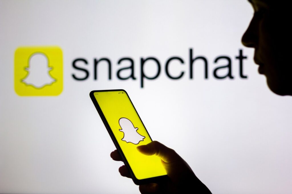 Snapchat restringe a los usuarios menores de 16 años compartir Spotlight con amigos