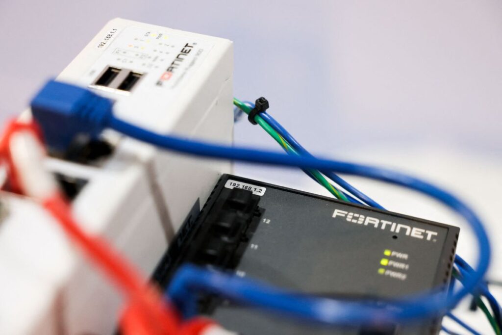 Los ciberdelincuentes supuestamente piratearon decenas de miles de firewalls de Fortinet utilizados por las principales empresas de todo el mundo.