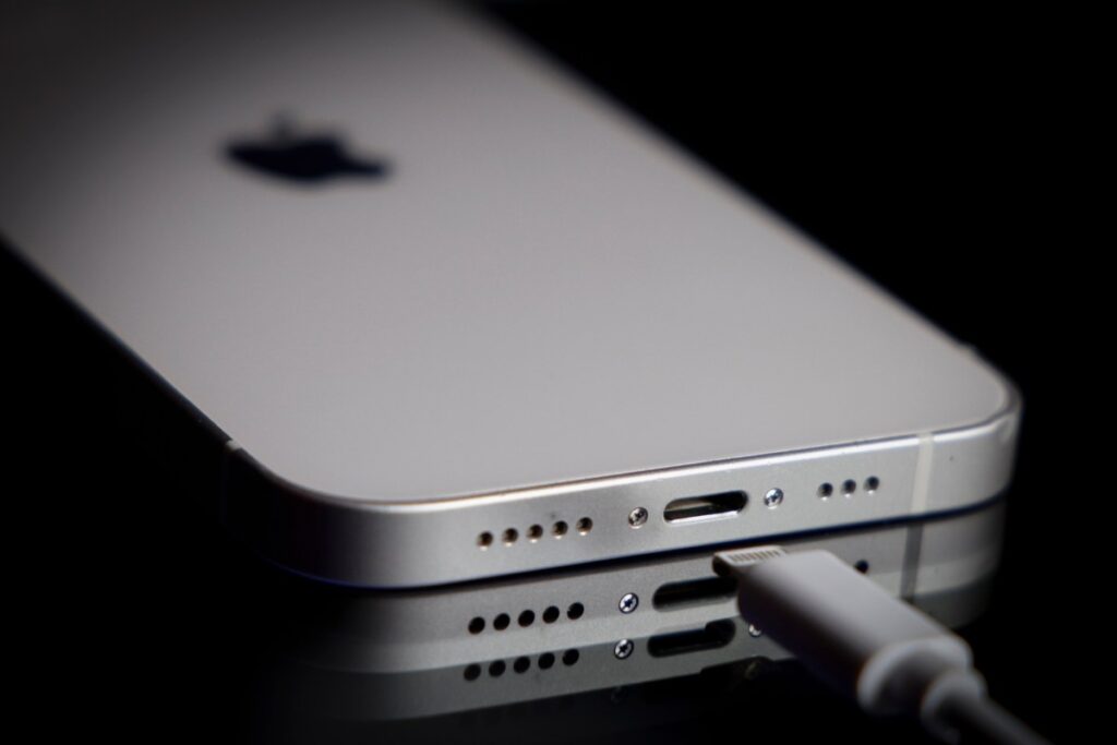 Nueva falla irreparable en el chip de Apple abre la puerta al jailbreak del iPhone