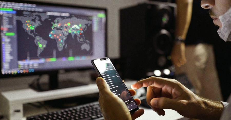 UNC3753 Vishing e intrusión física utilizados en una campaña de extorsión por robo de datos en EE. UU.