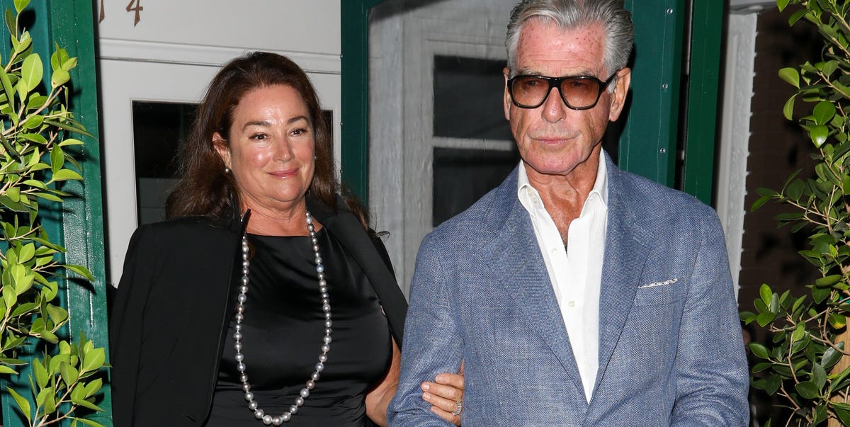 Pierce Brosnan y Keely Shaye presumen de estilo en su cita romántica a los 73 y 63 años