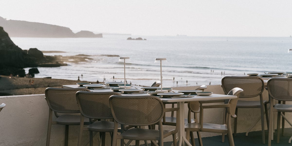 Los cinco chiringuitos y restaurantes de Asturias donde comer frente al mar y alargar el verano en Asturias