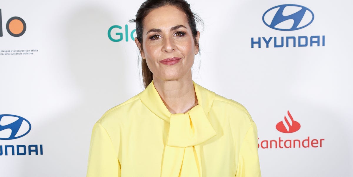 Nuria Roca o cómo elevar un look con pantalón negro este otoño