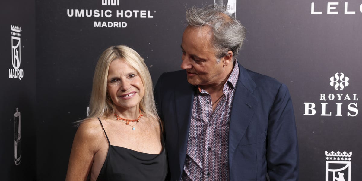 Eugenia Martínez de Irujo demuestra cómo llevar el vestido lencero pasados los 50