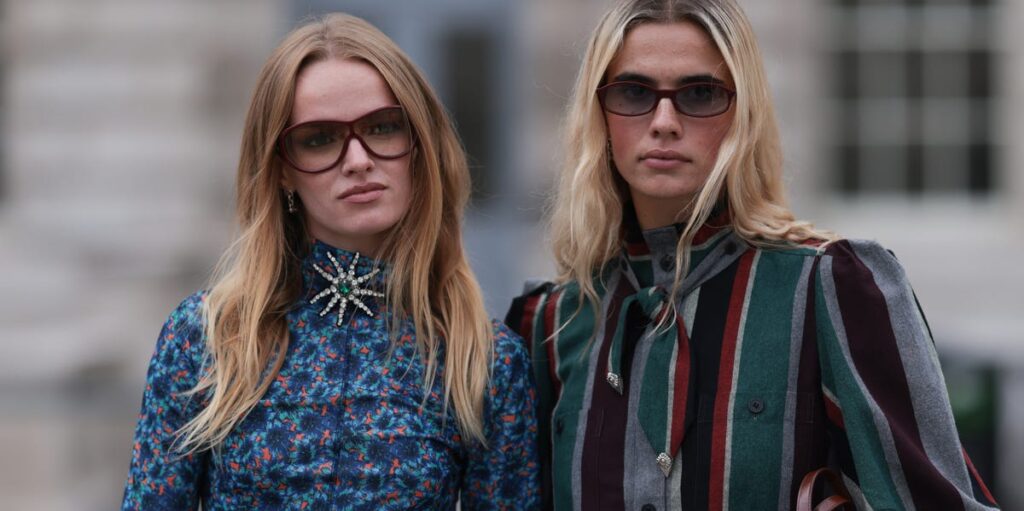 Los 3 vestido largos y estampados de Sfera tendencia de otoño que las mujeres más elegantes llevan con botas