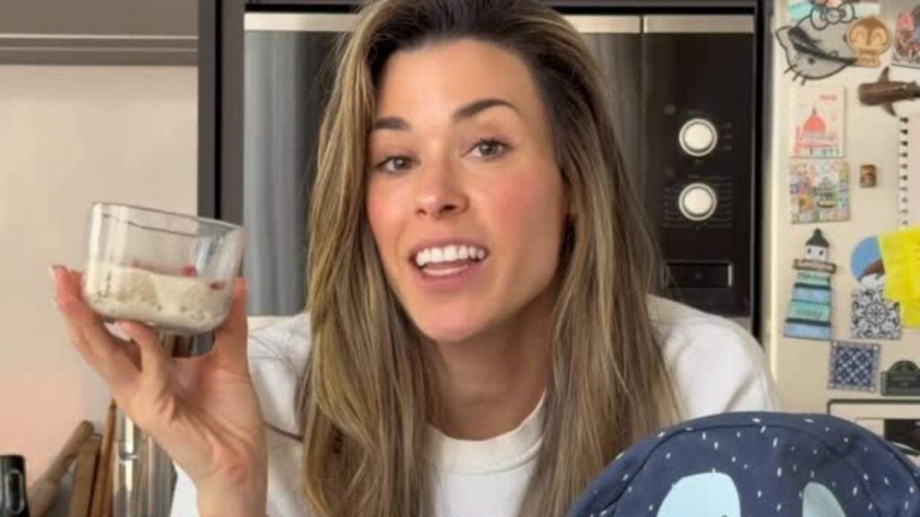 Así es la casa de Marta Sanahuja, presentadora de ‘MasterChef’, en Andorra: grandes ventanales, decoración minimalista y la cocina como protagonista