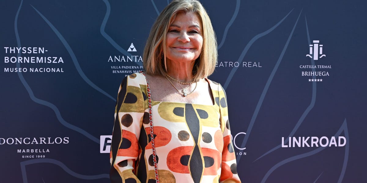Cari Lapique, la invitada de otoño ideal con vestido de marca española