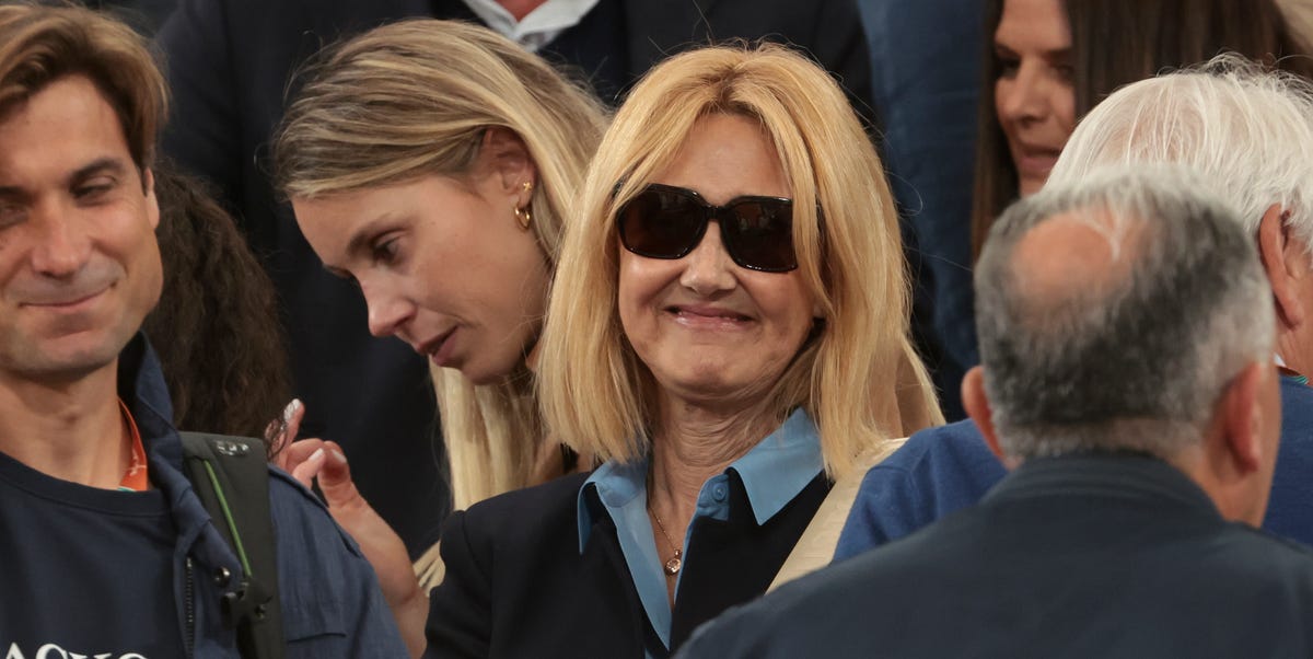 Ana María Parera, madre de Rafa Nadal, sorprende con el vestido que estiliza los brazos y realza la figura pasados los 60