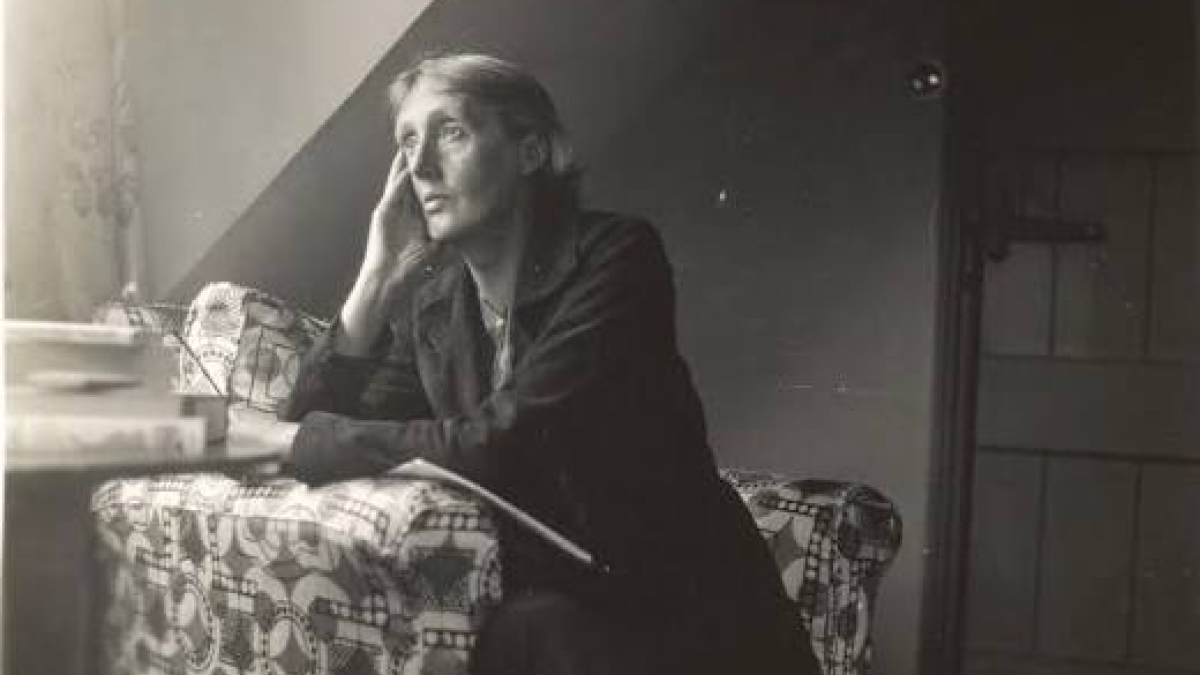 Nada hay tan raro cuando se está enamorada como la total indiferencia de los demás