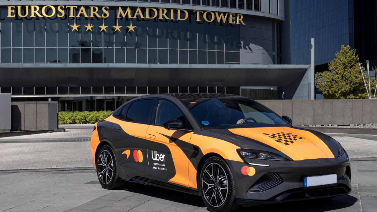 cien de sus coches se visten de McLaren