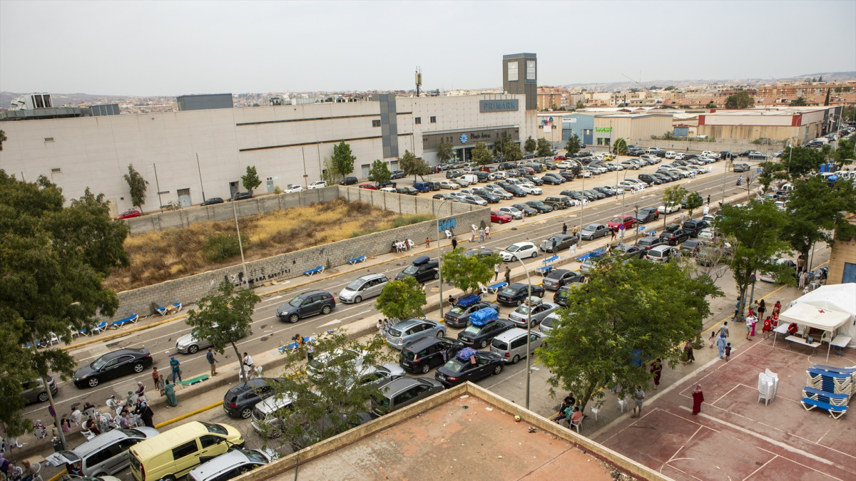 Noche de presión migratoria en Melilla con decenas de interceptados en camiones de feria