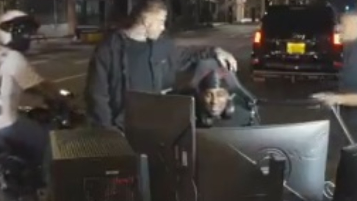 Streamer colombiano sufre intento de robo mientras transmitía en directo en plena calle de Cali