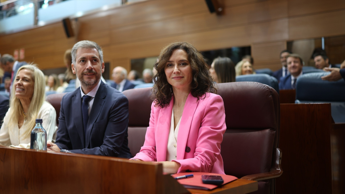 Ayuso no menciona el escándalo del ático en el debate de la región pero se explaya en sus ataques a Sánchez