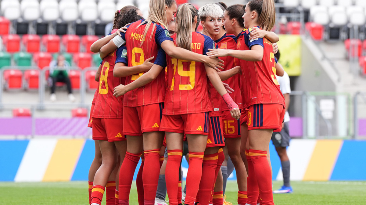 España pasa a octavos tras firmar una goleada histórica