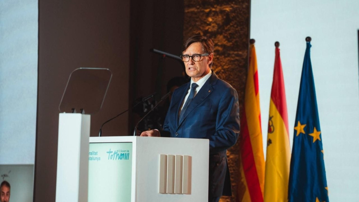 Illa se compromete a disparar la inversión en educación y a alcanzar un «consenso de país» para acabar con la crisis en las escuelas