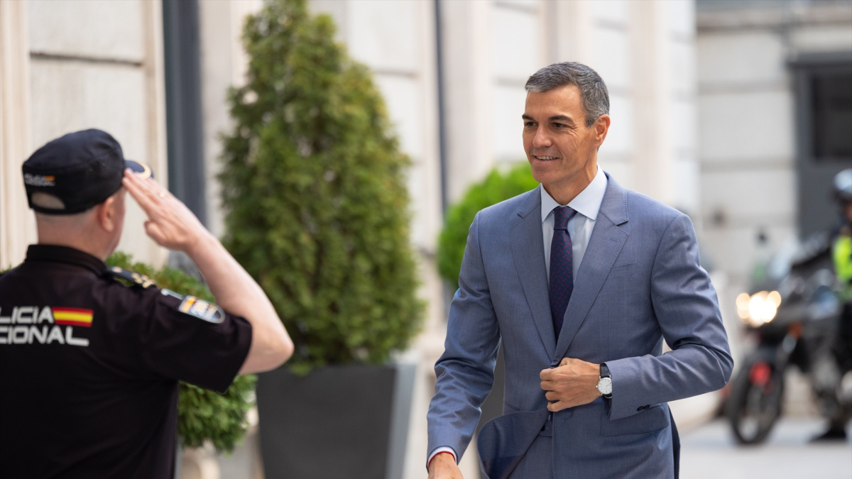 Sánchez recuerda que España impulsó la edad mínima para redes sociales y celebra el paso de la UE contra los «tecno-oligarcas»