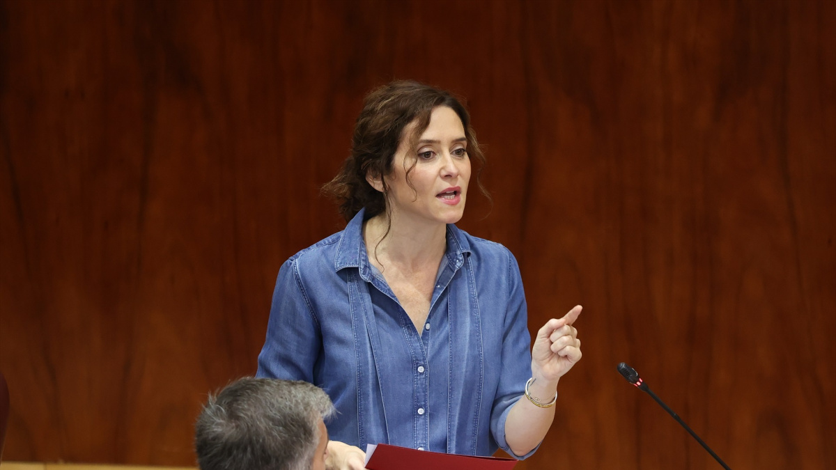 Ayuso tacha de «bulo del culo» la denuncia sobre alteraciones en las listas de espera del Ramón y Cajal