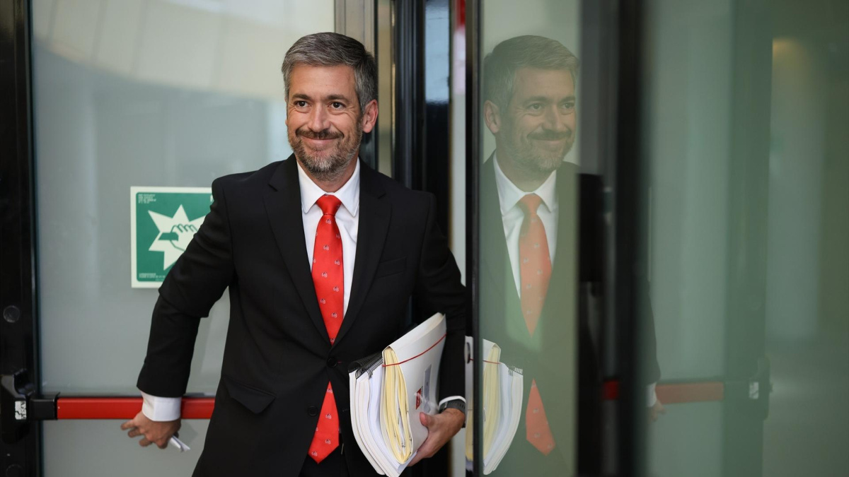 El Gobierno de Ayuso pretende justificar la compra del ático en abril con informes elaborados tres meses después