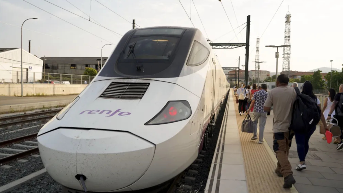 Un pasajero que iba de público a ‘La Revuelta’ en un Alvia Salamanca-Madrid genera una confusión que hace que la Policía Nacional detenga el tren