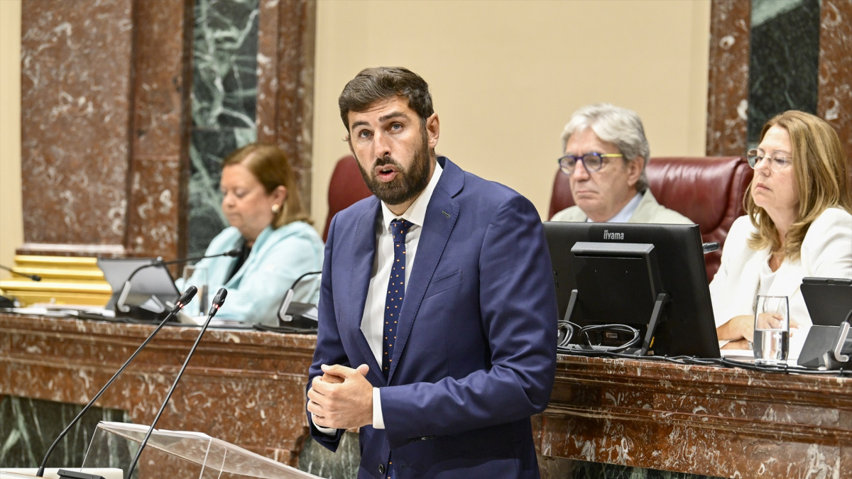 Investigan a dos cargos de Vox en Murcia por apropiarse de la firma de Antelo para forzar su relevo