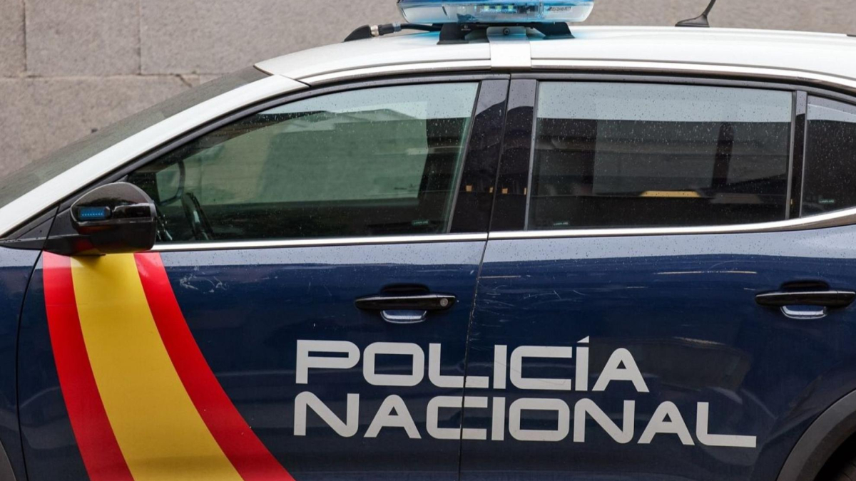 Detienen un tráiler haciéndose pasar por policías y se llevan un millón de euros en ropa de Inditex