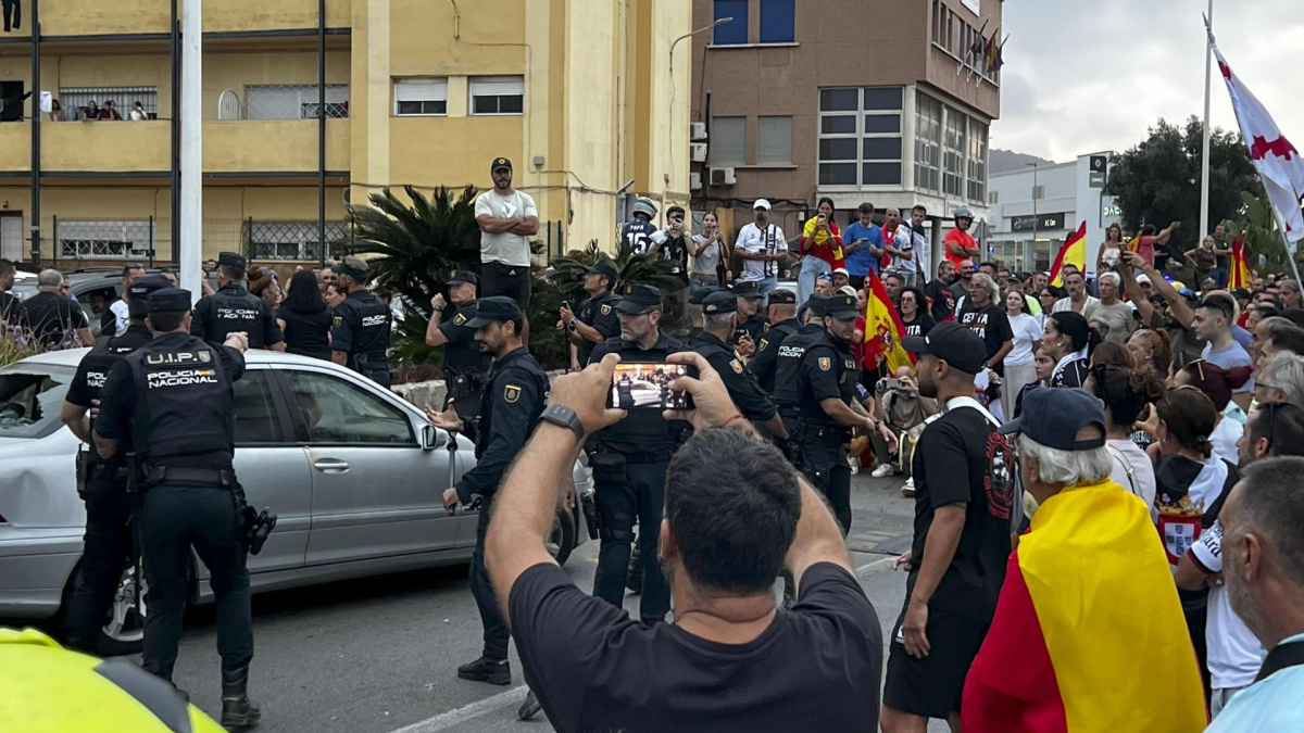 En libertad con cargos el detenido que golpeó el vehículo de la diputada de Ceuta
