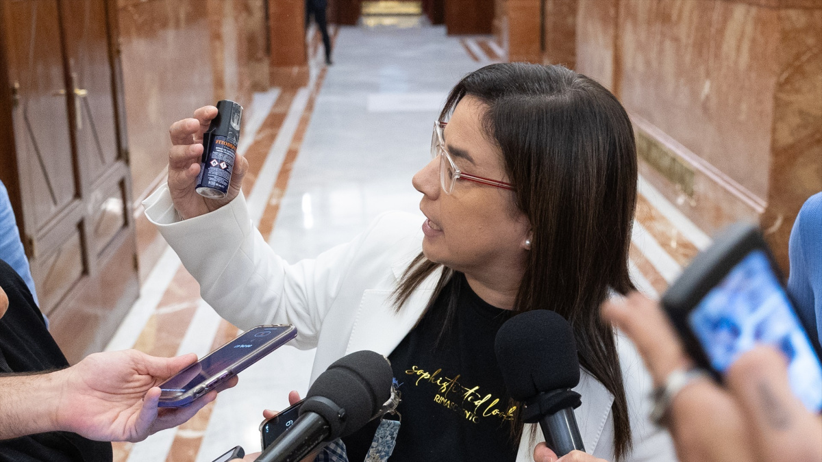 El gas pimienta que una diputada del PP llevó al Congreso acaba con «una docena de intoxicados» y el precinto de varias dependencias