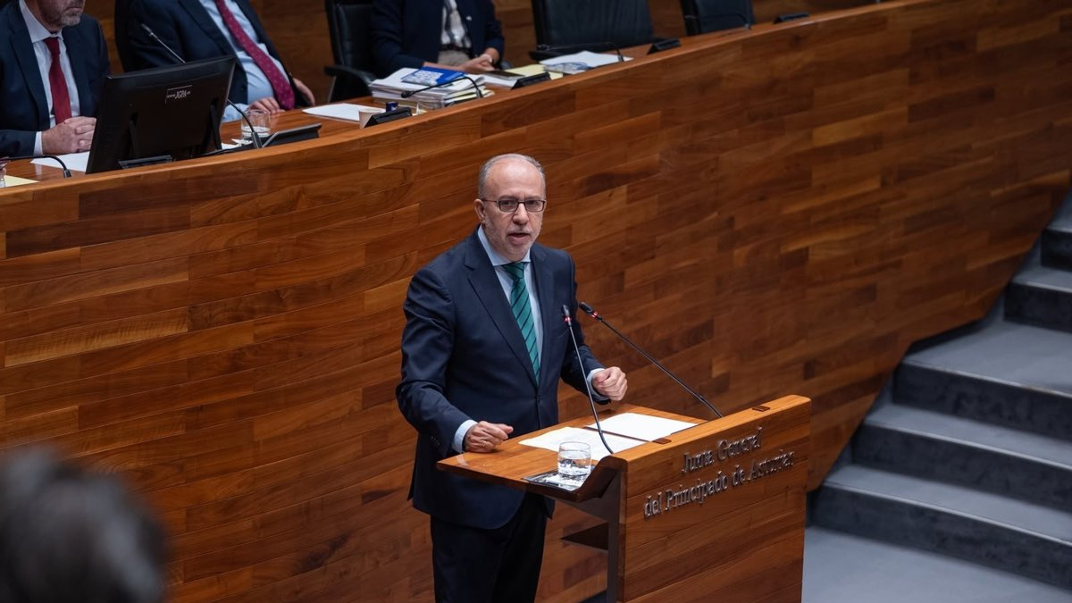Un diputado de Vox manda «a tomar por culo» al presidente del Parlamento de Asturias