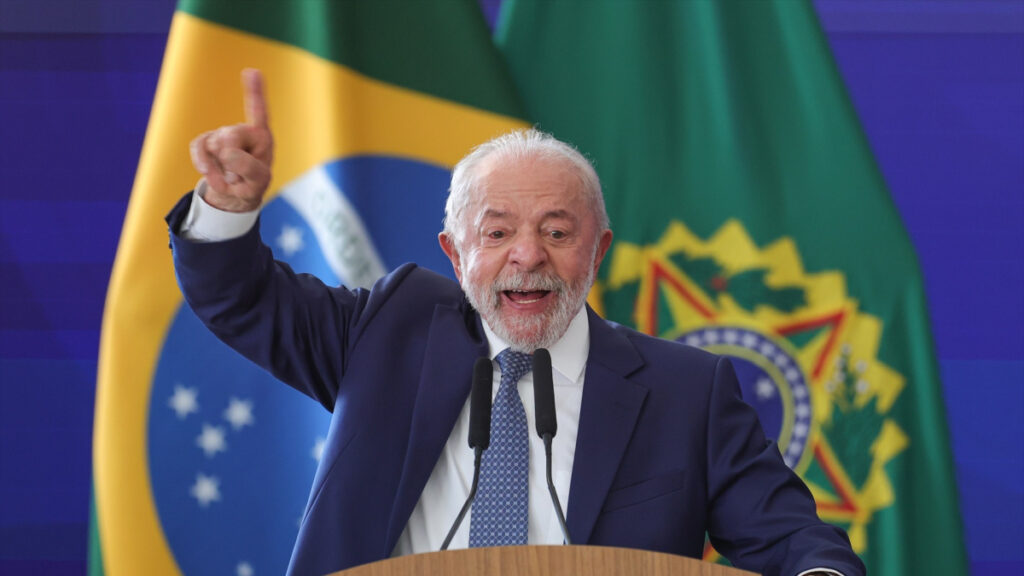 Lula amplia a cinco puntos su ventaja con Flávio Bolsonaro a seis días de las elecciones en Brasil