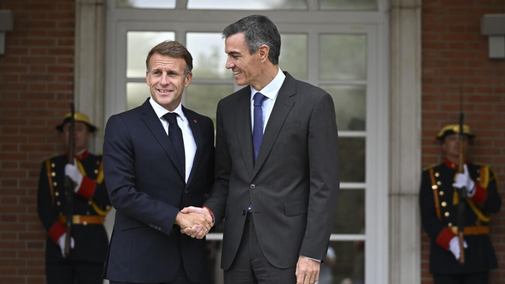Sánchez afea junto a Macron el rechazo de PP y Vox al Tratado con Francia: «Están abriendo conflictos con todos los países vecinos»