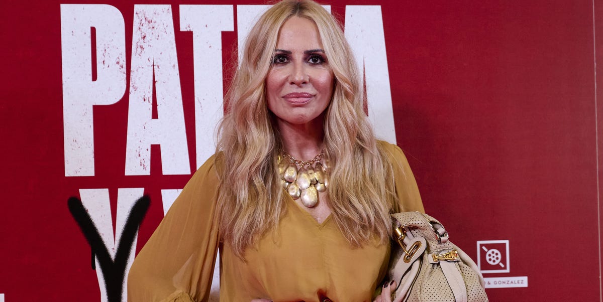 Marta Sánchez o cómo combinar una blusa romántica en septiembre