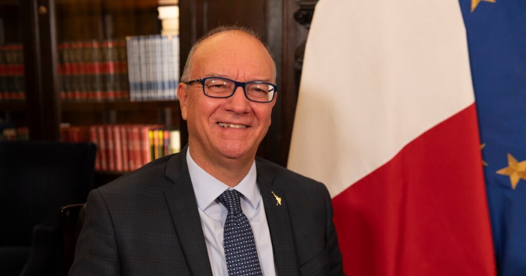 Giuseppe Valditara, ministro de Educación de Italia: “Primero está la inteligencia humana, después la inteligencia artificial”