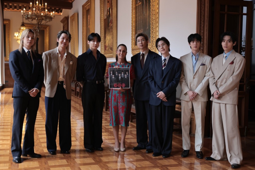 Presidenta de México anuncia regreso de BTS en 2027