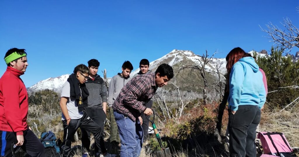 La escuela de Chubut que lleva 20 años reforestando el bosque: sus alumnos ya plantaron más de 32.000 árboles