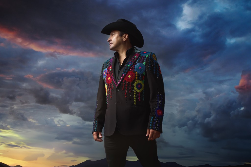 Julión Álvarez celebra el mariachi con nuevo EP ‘Ranchero de Corazón’