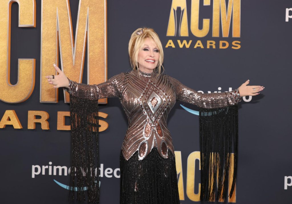 Vandalizada estrella de Dolly Parton en Paseo de la fama de Hollywood