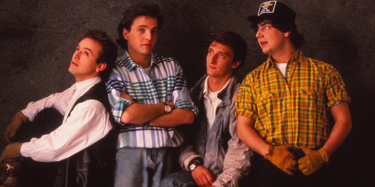 Hombres G lleva más de 40 años poniendo banda sonora a mi vida y este documental de Movistar Plus+ me ha emocionado