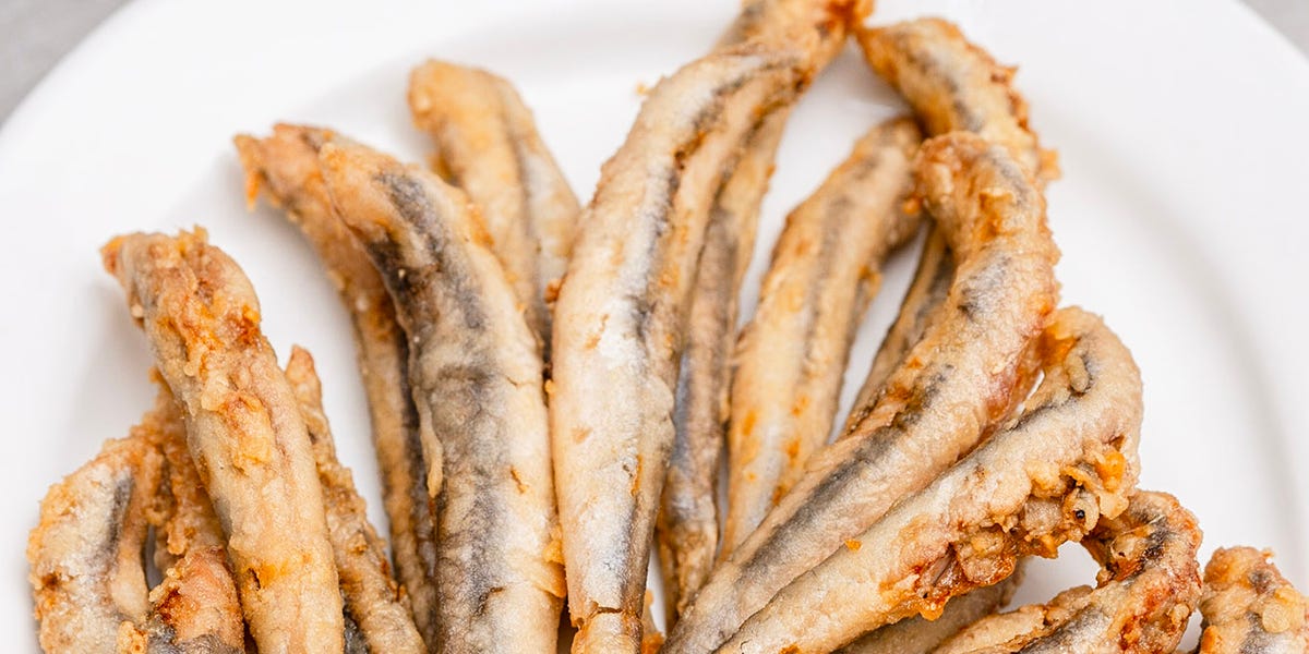 Samantha Vallejo-Nágera, chef, revela que el mejor pescado rebozado no lleva harina y queda mucho más crujiente con este ingrediente