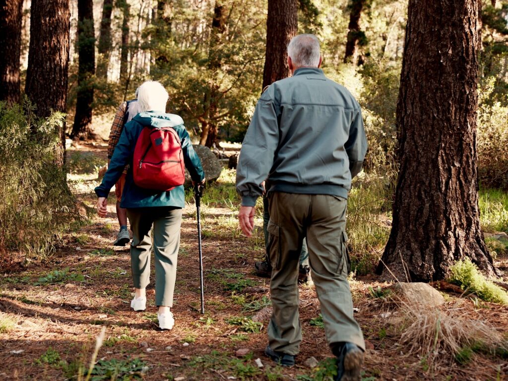 por qué el senderismo marca tendencia entre la gente +50