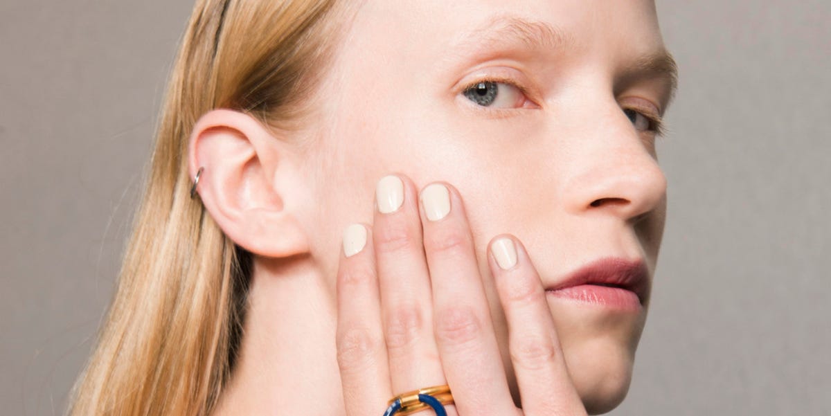 La crema Nivea de lata azul es muy eficaz para cuidar las uñas y las cutículas después de la manicura