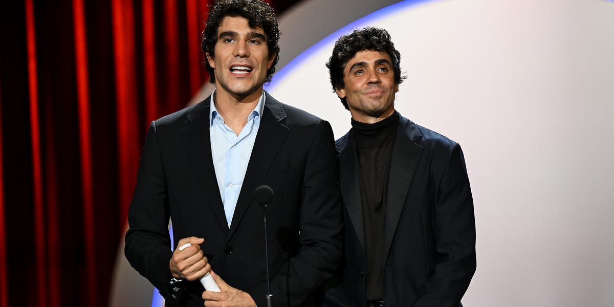 Los Javis desvelan qué Pedro Almodóvar al leer el guion de ‘La bola negra’: “Es precioso, pero…”