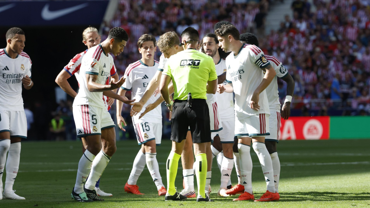 ¿Qué diferencia hay entre lo que hace el Real Madrid con su televisión, lo que hace Laporta, lo que el Atlético con los tweets o la radio del Sevilla?