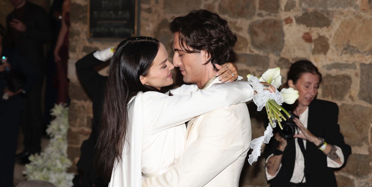 Damiano David y Dove Cameron se casan por sorpresa vestidos igual en la Toscana