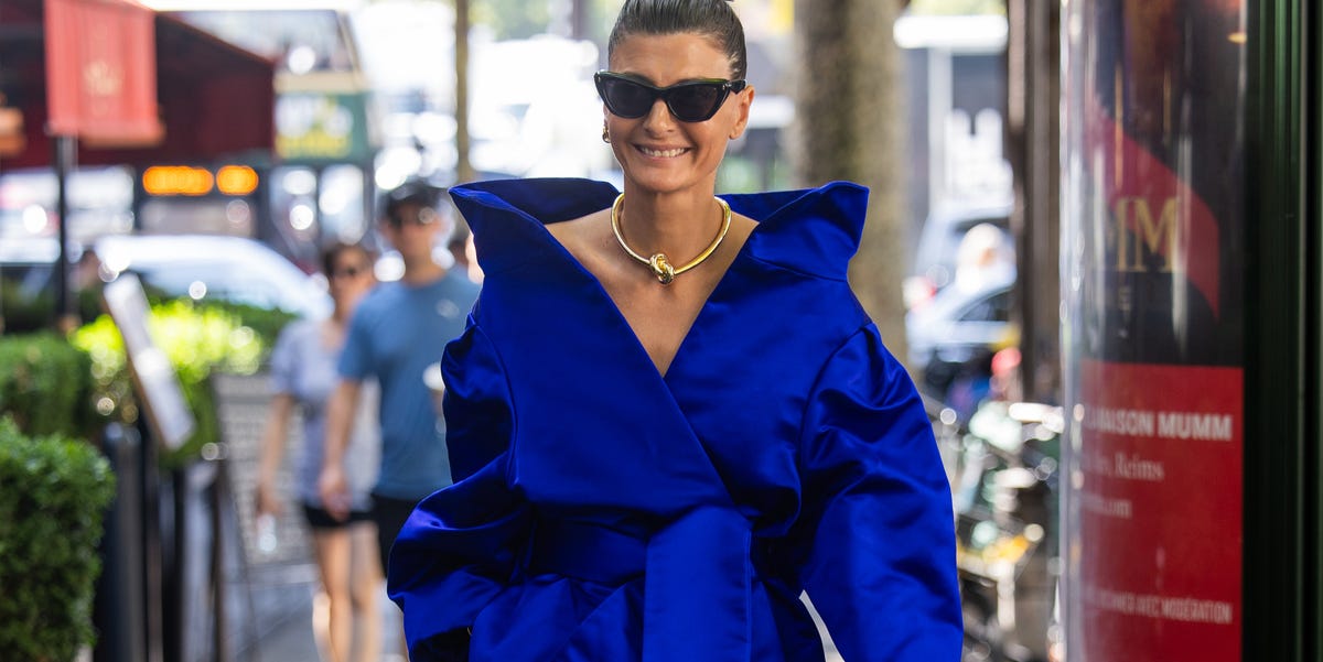 7 vestidos de Zara que las mujeres elegantes de 45 a 55 ya llevan por la Milla de Oro